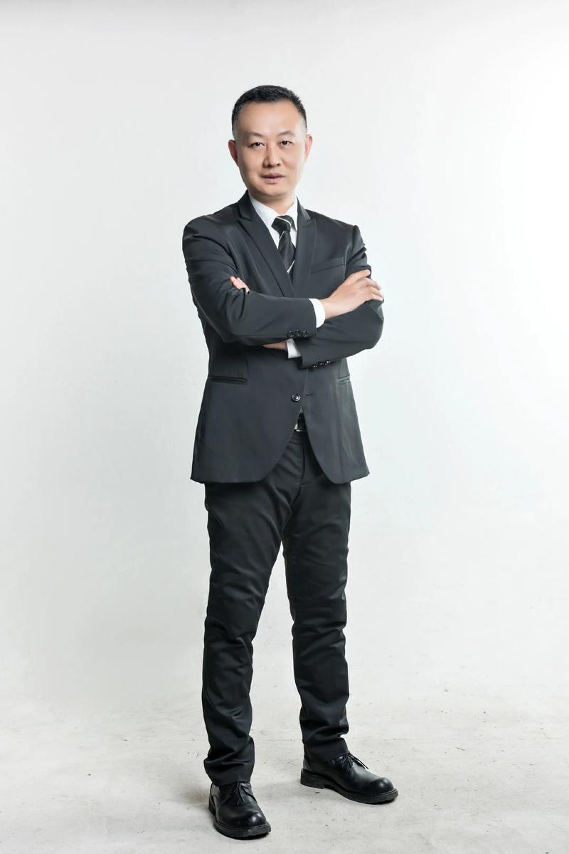 向辉 创始人 & 执行董事